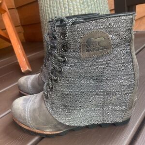 SOREL wedge boots size 8US